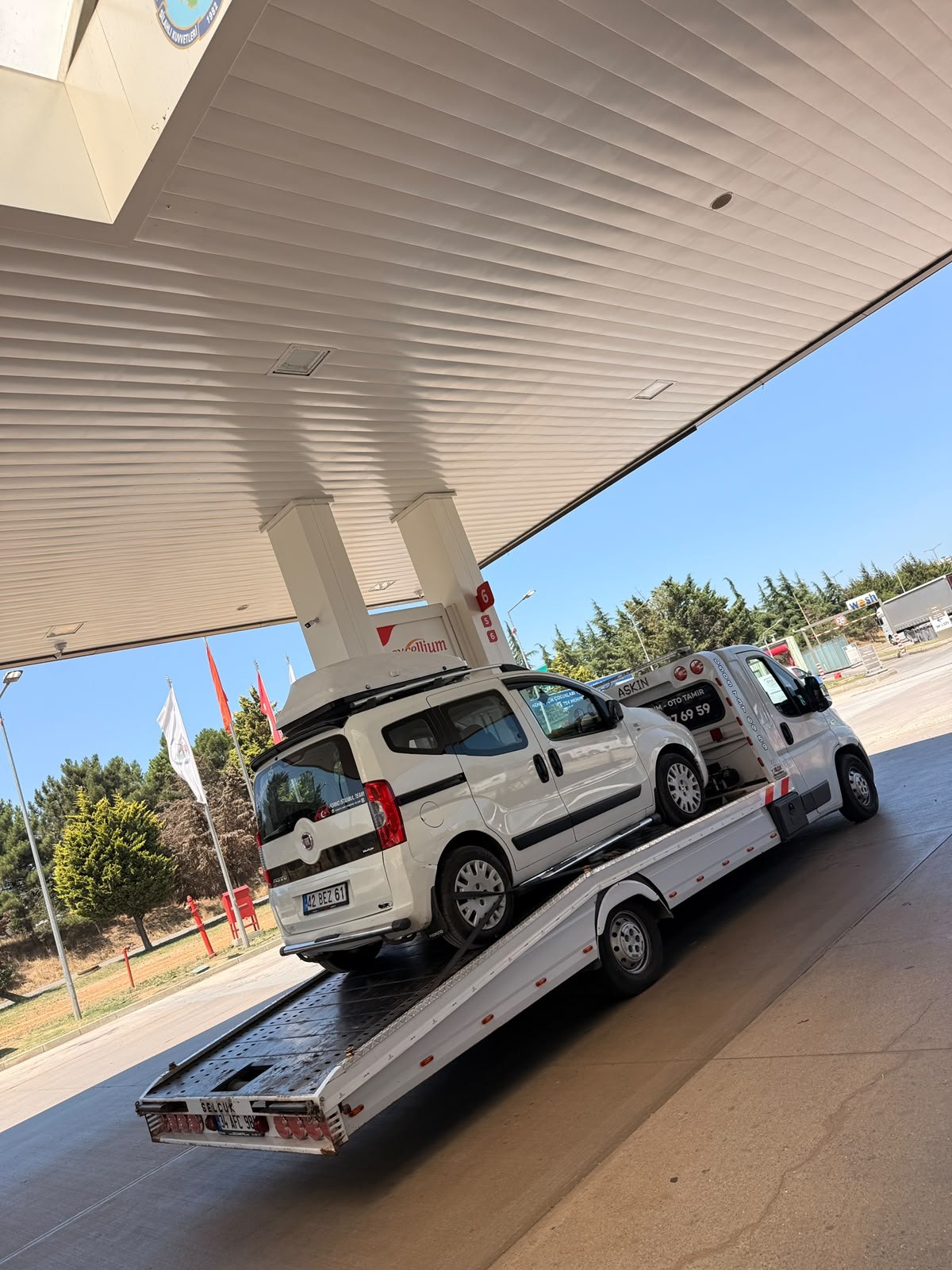 Gürler Oto Kurtarma çekici aracı ile araç taşıma